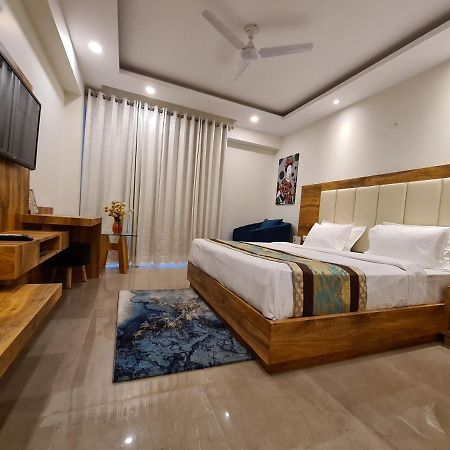 Hotel Golf View Sakura-Golf Course Road 구르가온 외부 사진