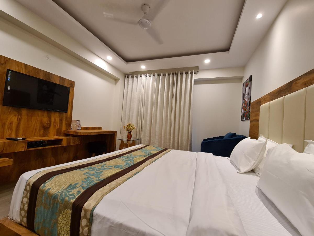 Hotel Golf View Sakura-Golf Course Road 구르가온 외부 사진