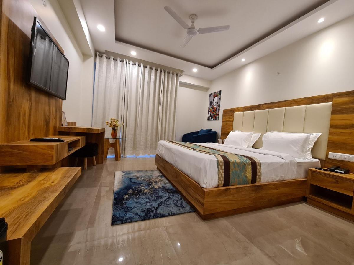 Hotel Golf View Sakura-Golf Course Road 구르가온 외부 사진