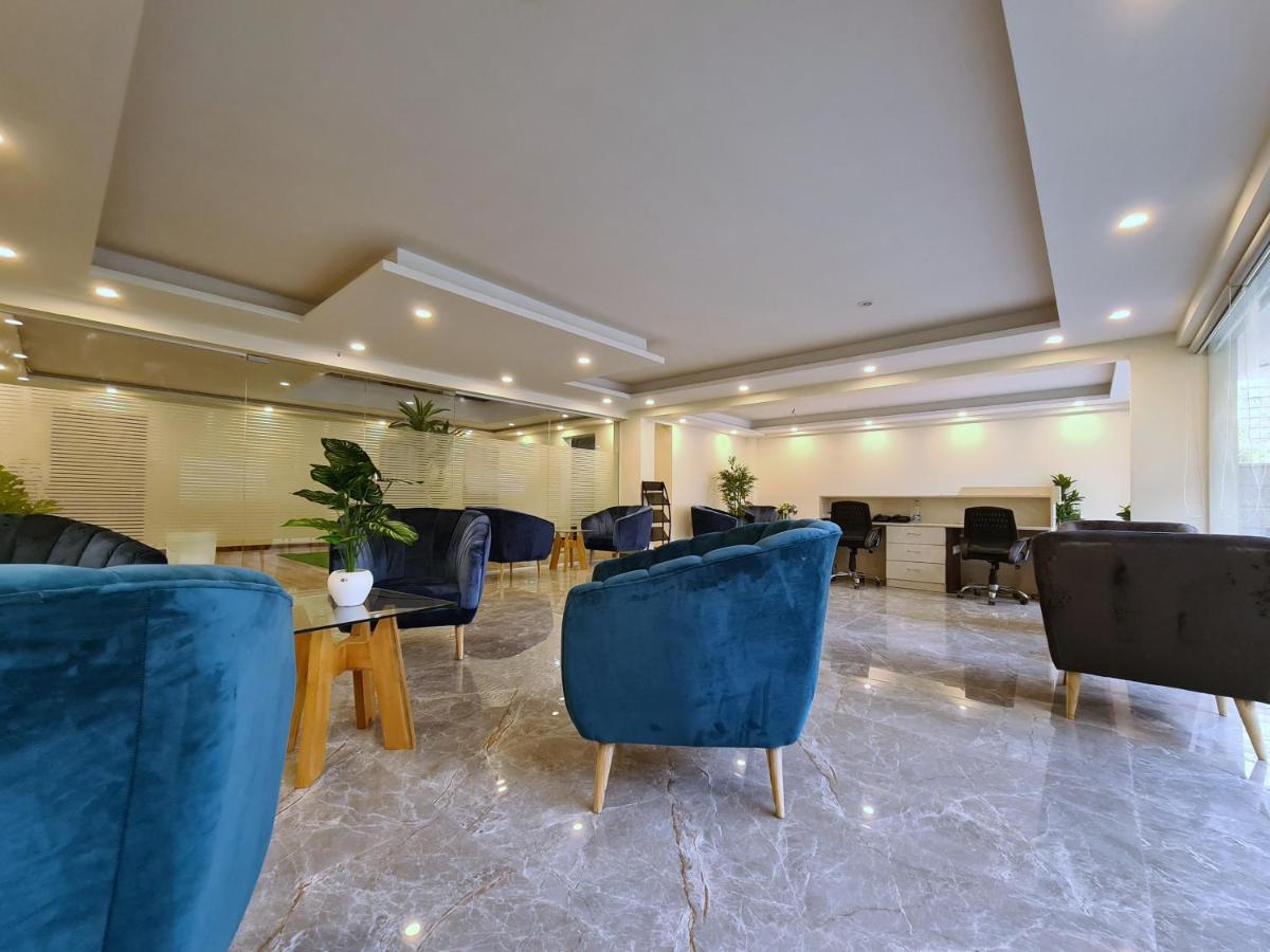 Hotel Golf View Sakura-Golf Course Road 구르가온 외부 사진