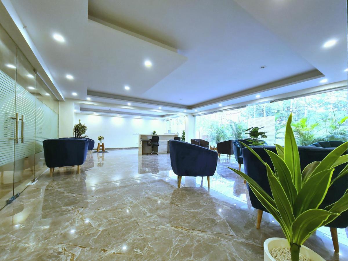 Hotel Golf View Sakura-Golf Course Road 구르가온 외부 사진