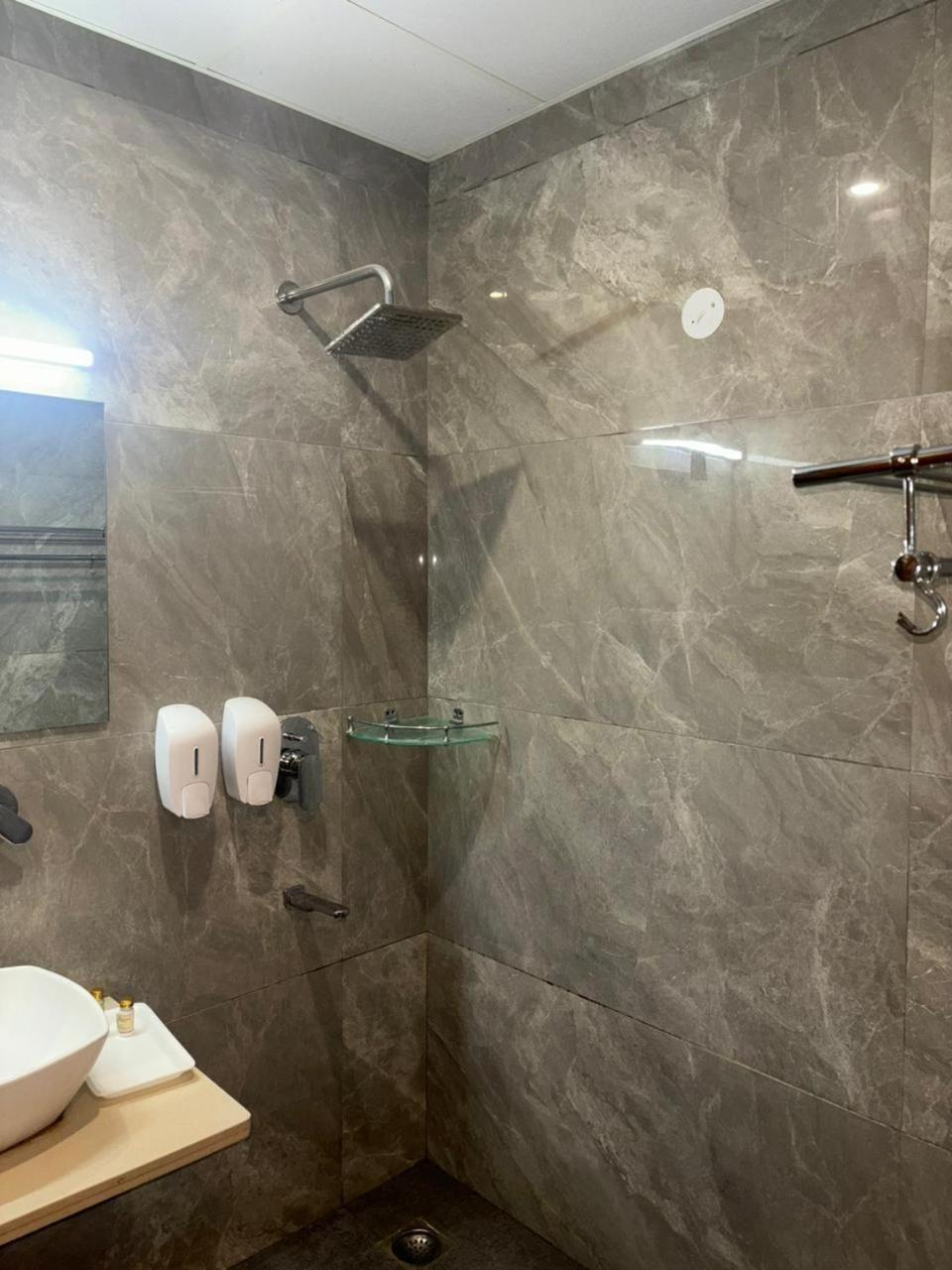 Hotel Golf View Sakura-Golf Course Road 구르가온 외부 사진