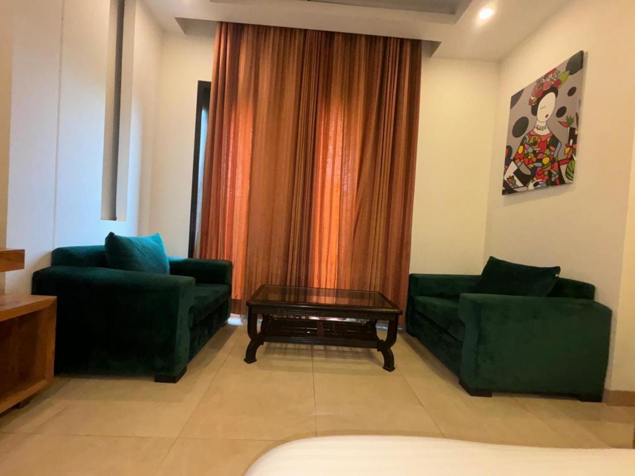 Hotel Golf View Sakura-Golf Course Road 구르가온 외부 사진