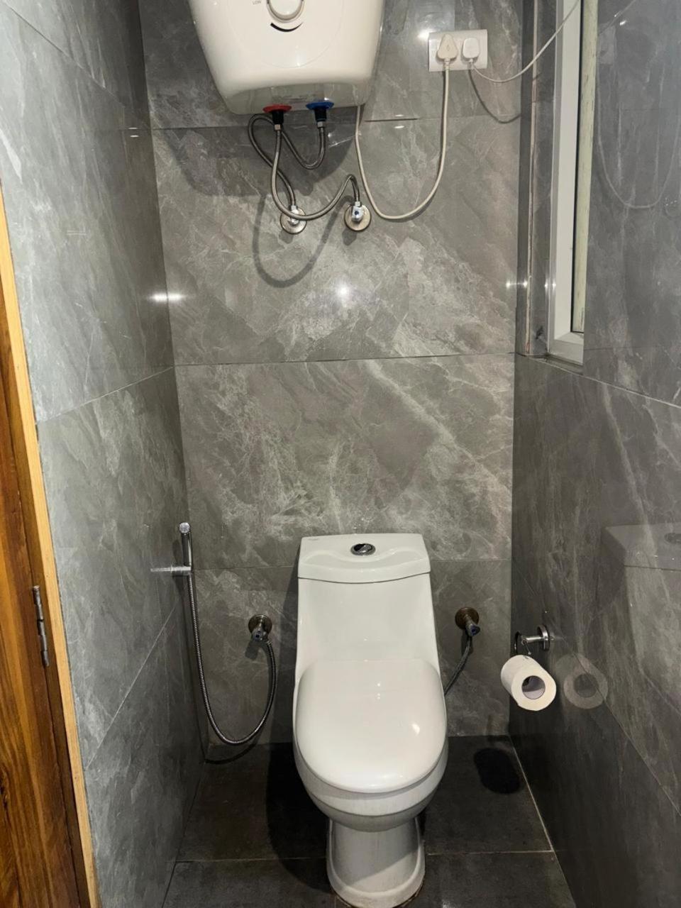 Hotel Golf View Sakura-Golf Course Road 구르가온 외부 사진
